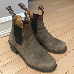 Women’s series Blundstones
